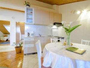 Apartment Matic - Two-Bedroom Apartment