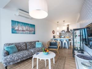 Apartments Maris-Two Bedroom Apartment with Terrace and Sea View-address Plat 21