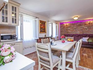 Stone House San Pelegrin-Two Bedroom Holiday Home with Terrace and Sea View