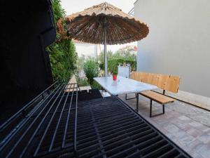 Apartments Vujina - Premium Studio Apartment with Terrace 1 Petra