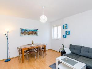 Apartment Antej - One Bedroom Apartment with Terrace and City View