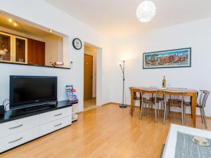 Apartment Antej - One Bedroom Apartment with Terrace and City View