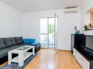 Apartment Antej - One Bedroom Apartment with Terrace and City View