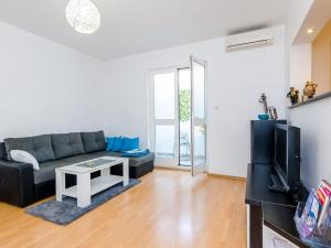 Apartment Antej - One Bedroom Apartment with Terrace and City View