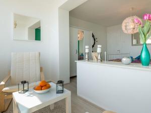 Apartment Butterfly - One Bedroom Apartment with Sea View 