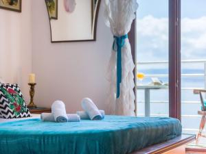 Apartments Sunrise Duilovo -Three Bedroom Apartment with Sea View Terrace