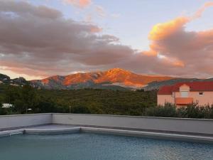 Apartments Villa Salona Sky - Comfort Two Bedroom Apartment with Balcony 1 