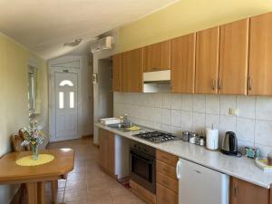 Apartment Luka - One Bedroom Apartment with Balcony and Sea View