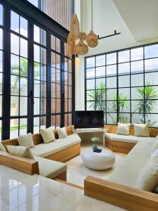 Villa Casa Josephine by Maheswara