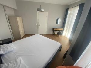 Ydrea Piraeus port apartment