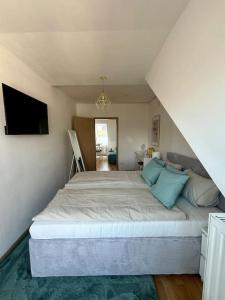 Helle Dachgeschosswohnung im Zentrum