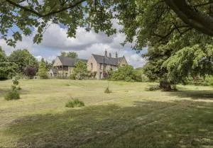 Cockayne Hatley Hall - Longstowe