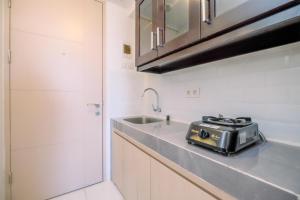 Homey and Relaxing Studio Tokyo Riverside PIK 2 Apartment By Travelio