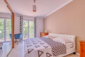 Appartements Le Bonheur d-Accueillir - Apt de 120 m2 avec jardin : photos des chambres
