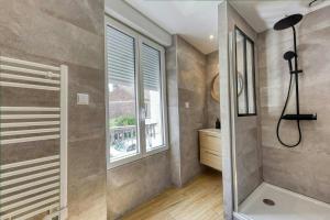 Appartements The Duplex spa Paris : photos des chambres