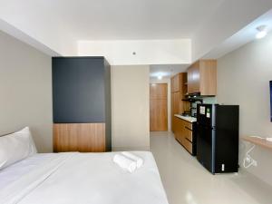Good Choice and Cozy Studio Gateway Park LRT City Jatibening Apartment By Travelio