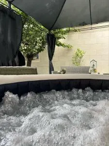 CARCASSONNE Studio avec Jacuzzi y piscina - Pennautier