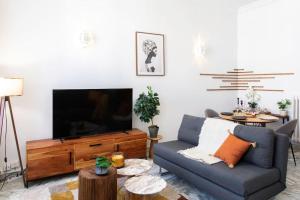 #57 Suite Notre Dame Central balcony & AC