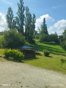 Maisons de vacances Maison charmante avec piscine a Loupiac : photos des chambres