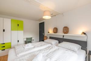 Welcome in - Strandhuis Schoneveld, zonnige en ruime tuin met speeltoestel