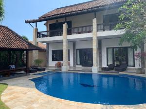 Charming 4 Bedrooom Villa in Kerobokan by Nami Bali