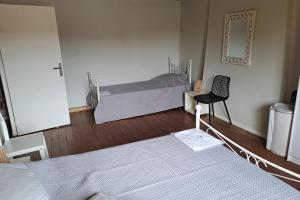 Maisons de vacances Lot et Garonne Gite en campagne pour 6 personnes Piscine et jardin : photos des chambres