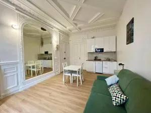 Proche Paris - Le Boudoir - 20MC - 沙图