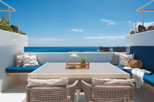 Casa Picon en Puerto del Carmen, con terraza, vistas al mar, piscina y junto a la playa