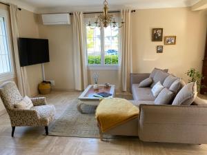 Maisons de vacances Au Gre des Souvenirs, gite 4 a 10 pers, clim, jacuzzi, loisirs : Maison 3 Chambres