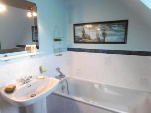 Villas Maison 4 pieces 6 personnes proche de la mer - WIFI - SOAZIG : photos des chambres