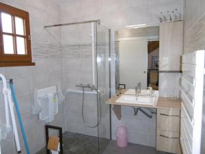 Villas Maison 4 pieces 6 personnes proche de la mer - WIFI - SOAZIG : photos des chambres