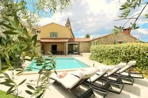 Villa Benvenuti near Motovun for 8 people - pet friendly with salt - water pool - Zamask