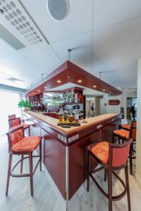 Hotels Noemys Neris Montlucon - hotel restaurant : photos des chambres