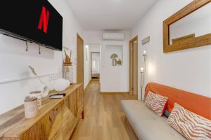 2BR renovated heart of Santos w AC | By Airnest