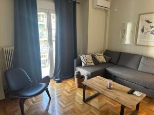 2 Bd Modern Apt with Balcony in Pagrati