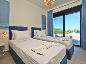 Uranos by Vintage Travel