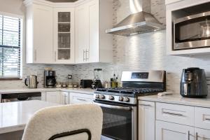 Getaway Near River Walk DT Yard BBQ Pet Games