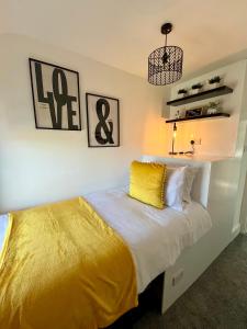 Crestfield House - Stunning Home near Alton Towers - Free Parking & Garden