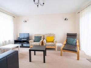 3 Bedroom family home Parking Garden - Pass the Keys