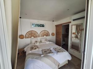 Appartements L-Amorosa Suite avec terrasse et Jacuzzi exterieur : photos des chambres