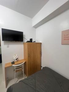 Condo In front of US Embassy Studio Unit with 2 Double Beds