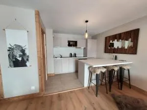 Chalet indépendant avec prestations hôtelières, 3 chambres, terrasse, parking, pour 6 personnes - FR-1-356-428 - Les Avanchers