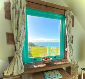DRIFTWOOD - Super 1 Bedroom Home with Sea Views