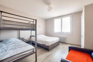 Maisons de vacances Maison pour 10 - Bassin naturel et detente : photos des chambres