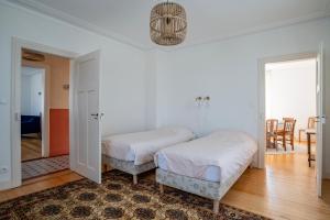 Maisons de vacances Maison Neuve, Grand jardin, Parking prive, Ideal groupe et famille : photos des chambres