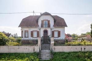 Maisons de vacances Maison Neuve, Grand jardin, Parking prive, Ideal groupe et famille : photos des chambres