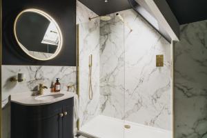 Robins Nest, The Old Bank House