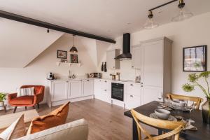 Robins Nest, The Old Bank House