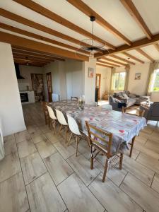 Maisons de vacances Maison de campagne avec jacuzzi : photos des chambres