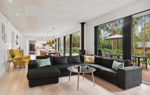 Cozy Home In Ebeltoft With Sauna